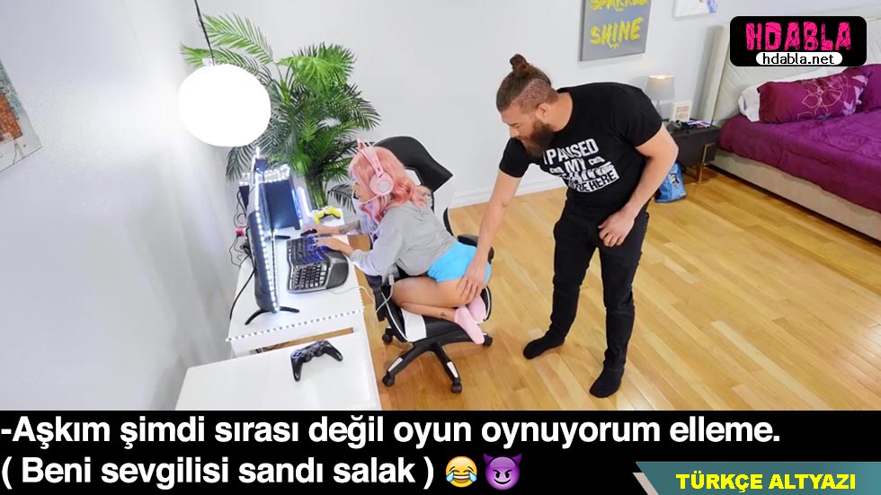 Kankamın kız arkadaşı oyun oynarken arkadan salakta elledim